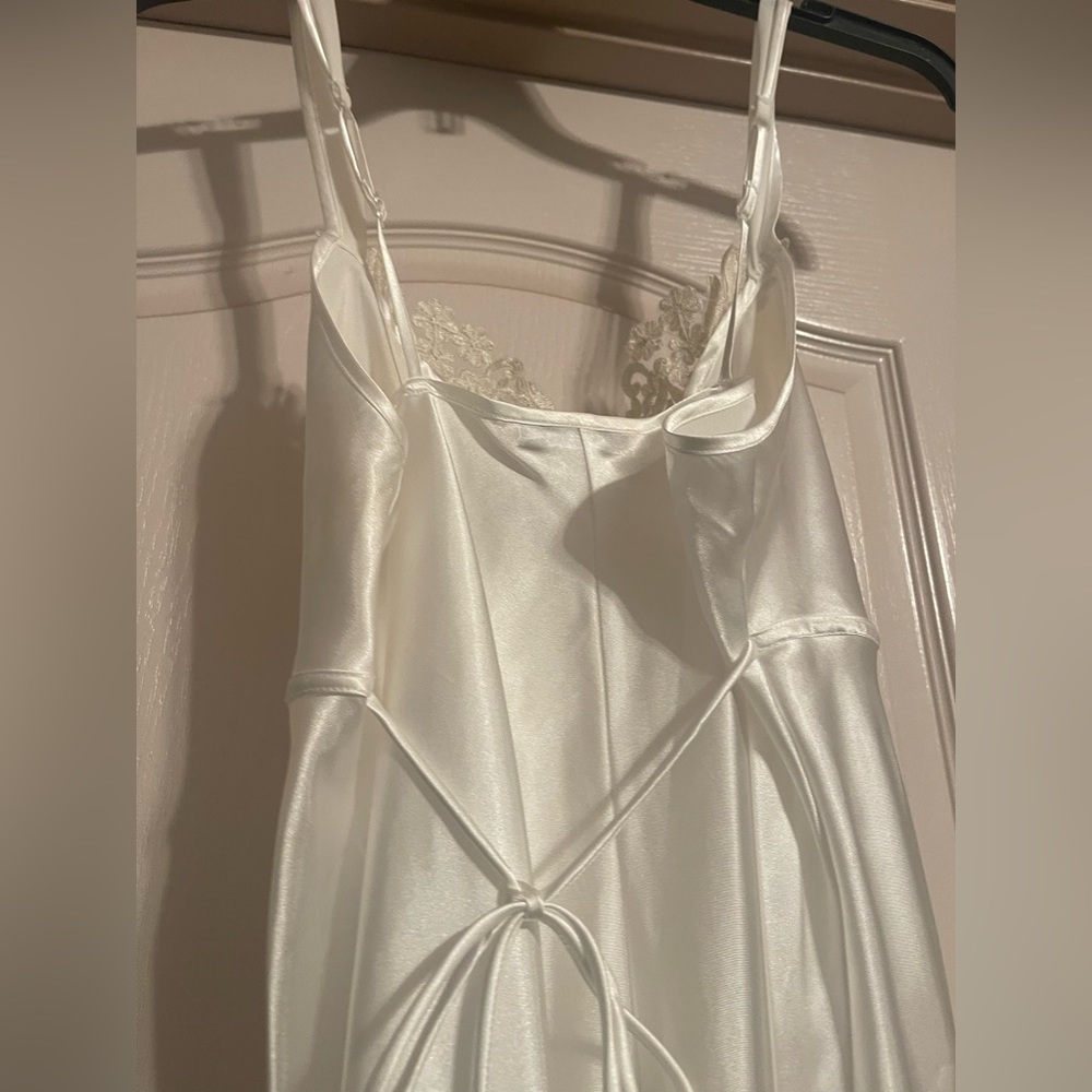 White wedding lingerie and robe - Picture 3 of 11
